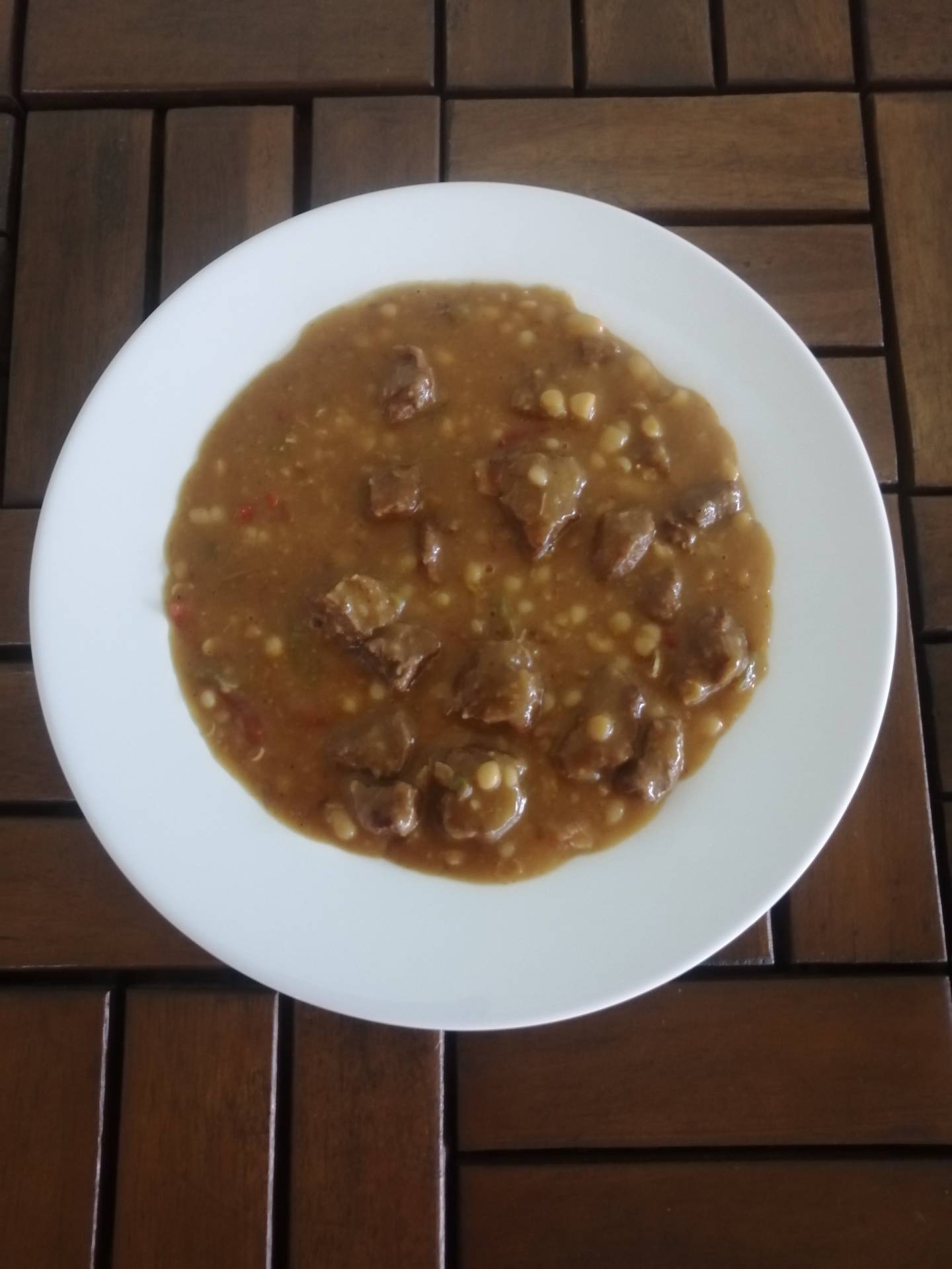 kovbojská pánev ( hovězí maso, fazole, paprika )