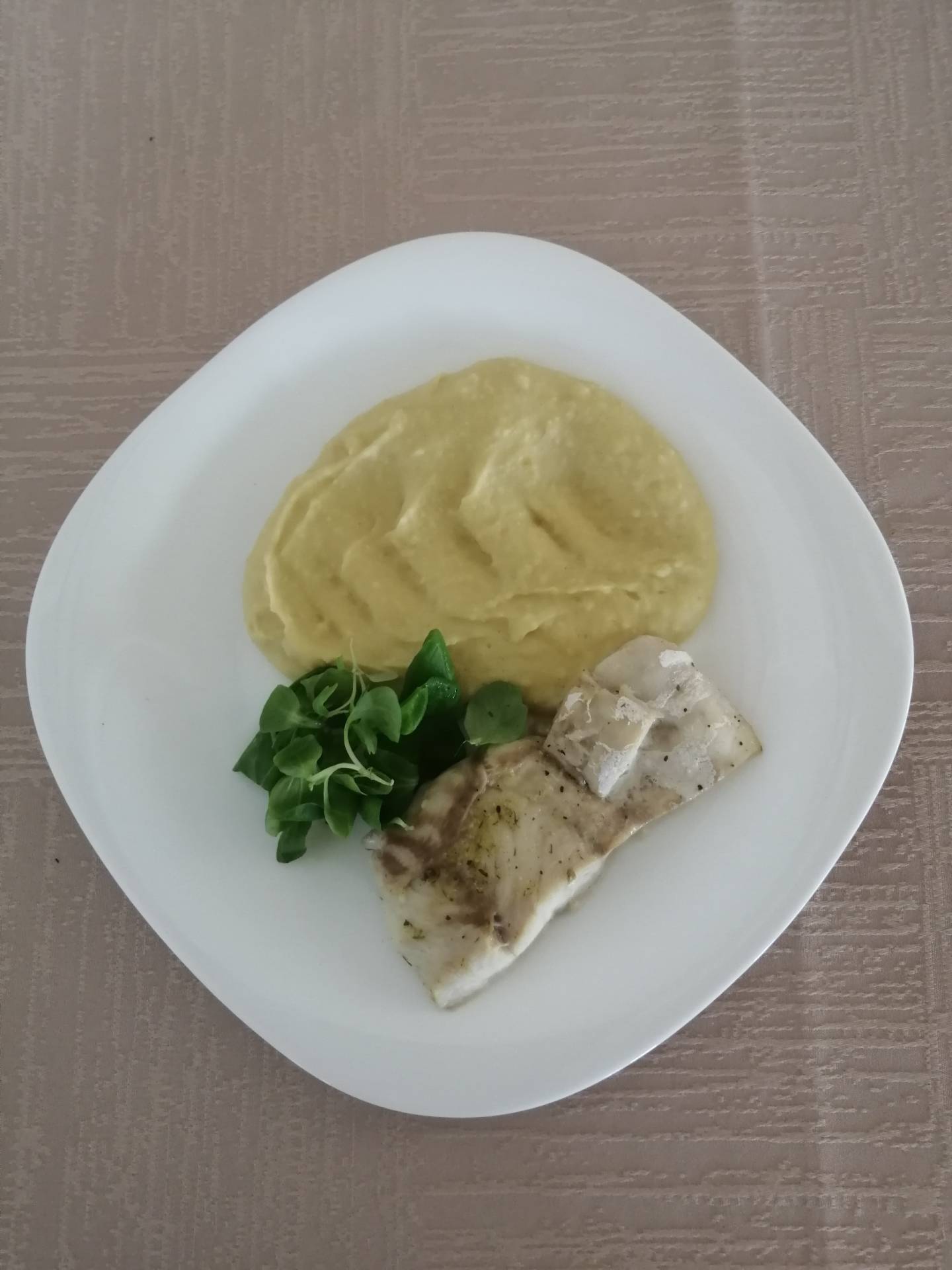 pečený okoun Nilský, baby brambory s pařitkou