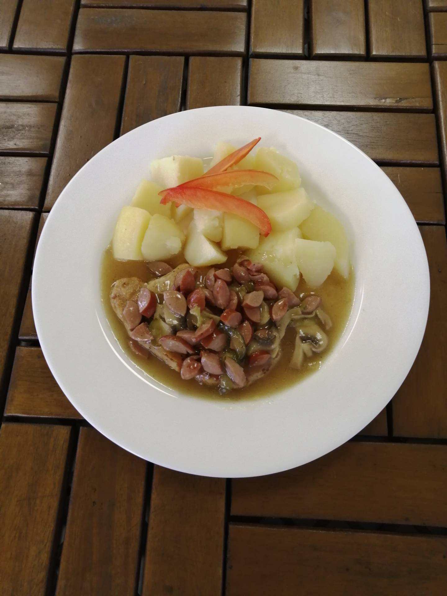 Putimský vepřový plátek ( žampiony, párek, okurek )
