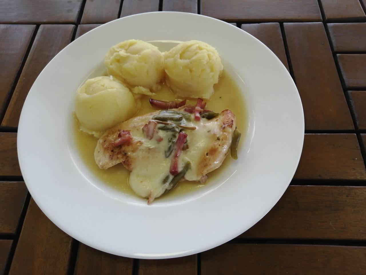 vihorlatský plátek kuřecí, šťouchané brambory