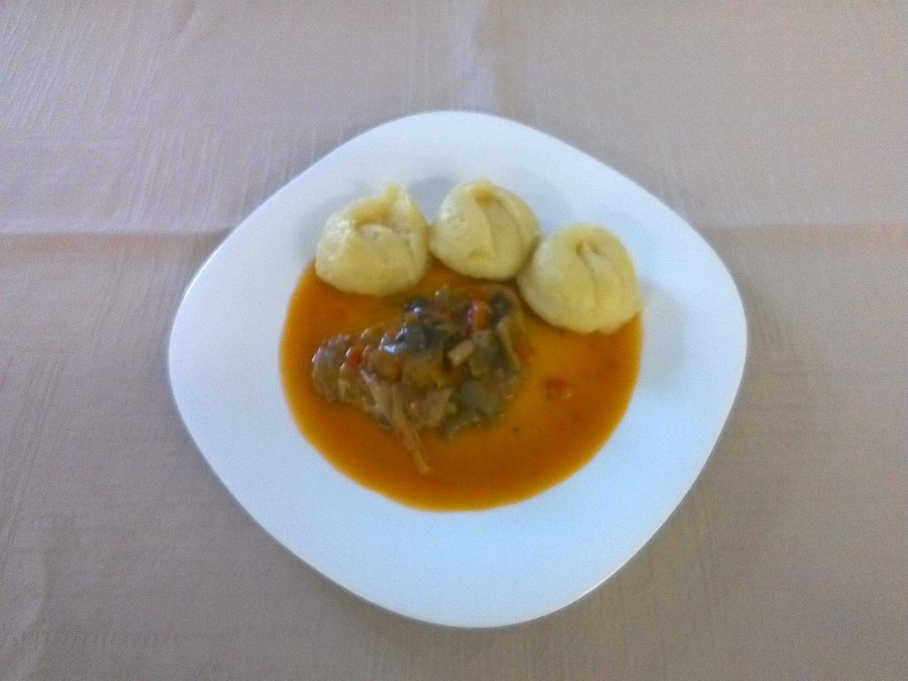srbské vepřové žebírko, vařené brambory