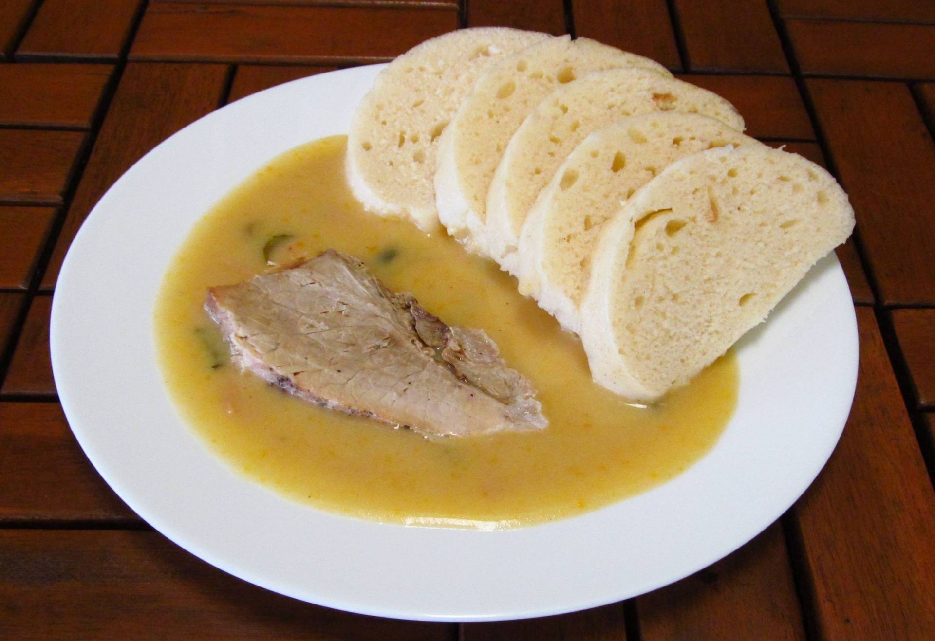 Hamburská vepřová kýta, burizonové knedlíky
