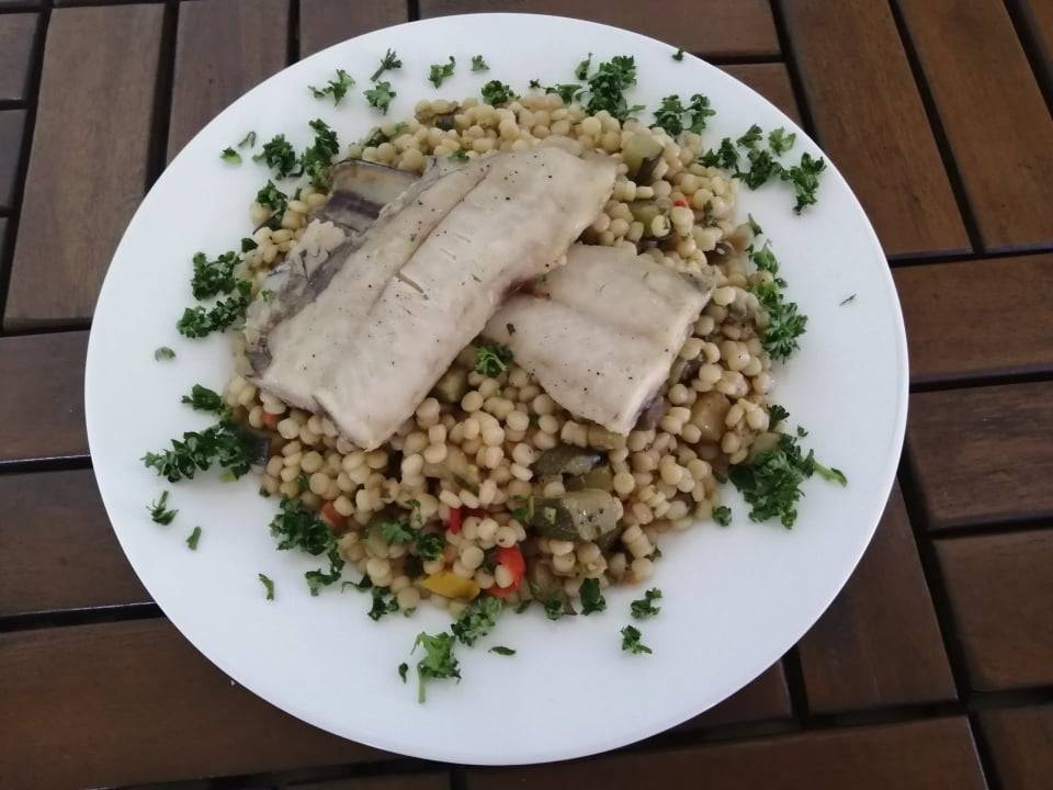 Tarhoňa se zeleninou a pečenou treskou